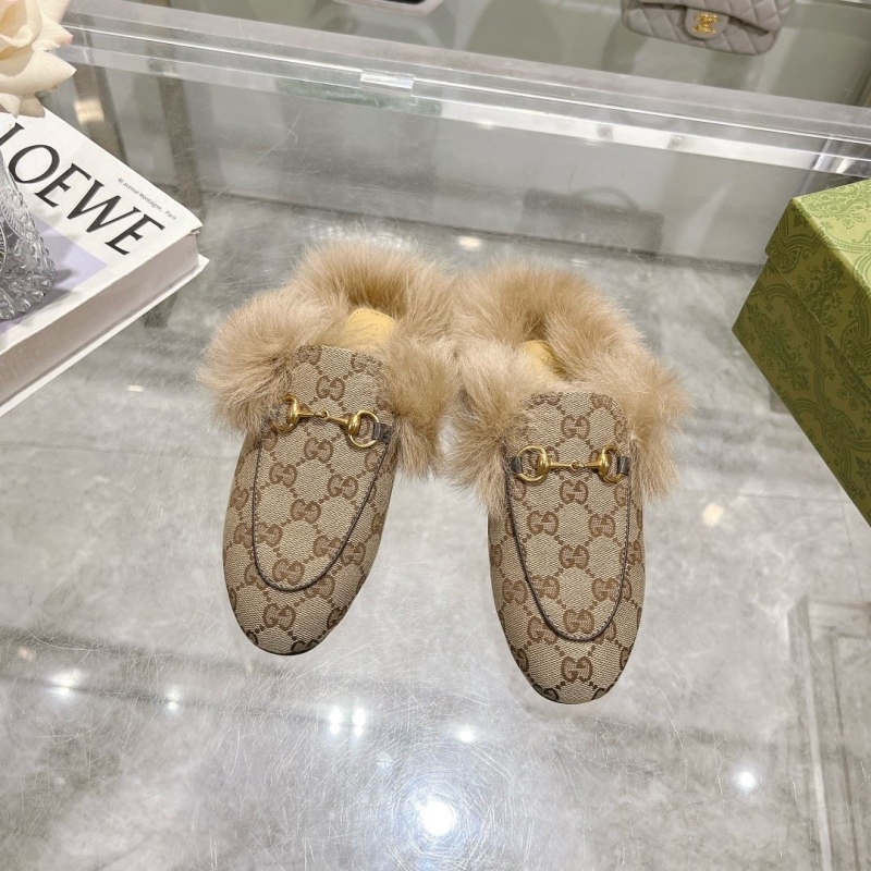G*u*i slippers
